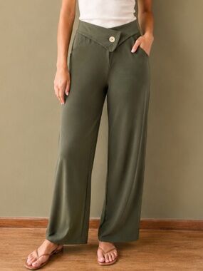 PrettyLittleThing Olive green dress pants, US 4